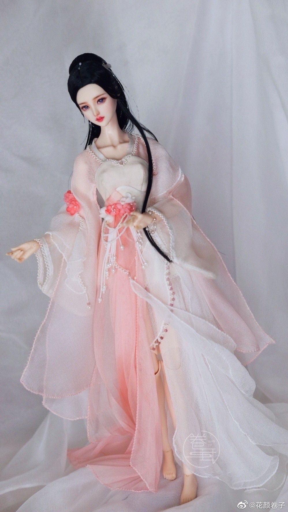 The Elegance of Traditional Chinese Clothing for a 9-Year-Old Girl
