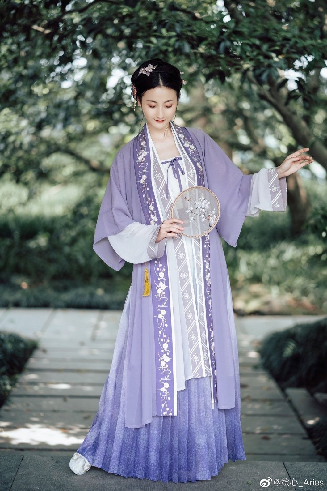 Blooming Beauty:A Students Journey into the Original Hanfu of Flower God Chronicles Blooming Beauty:A Students Journey into the Original Hanfu of Flower God Chronicles