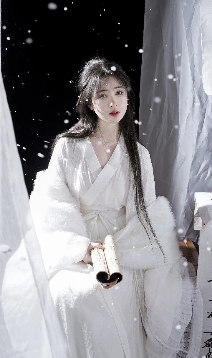 New Years Elegance:A Girls Hanfu Dress in Traditional Chinese Style New Years Elegance:A Girls Hanfu Dress in Traditional Chinese Style