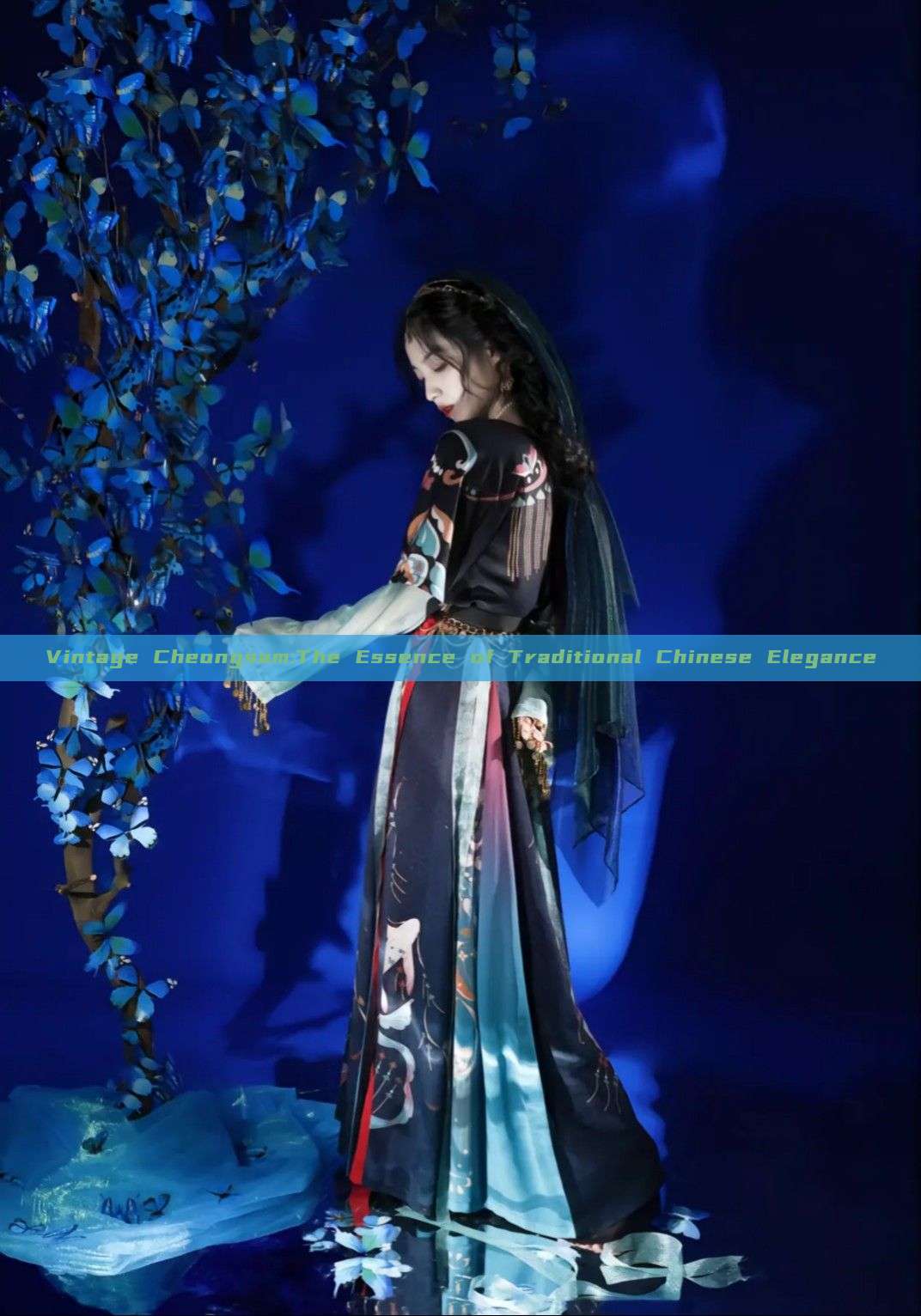 Vintage Cheongsam:The Essence of Traditional Chinese Elegance Vintage Cheongsam:The Essence of Traditional Chinese Elegance