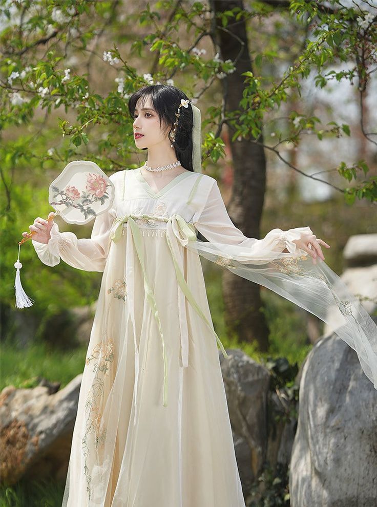 Summer Bride’s Elegant Ma-Face Skirt as a Toast-Wearing Attire
