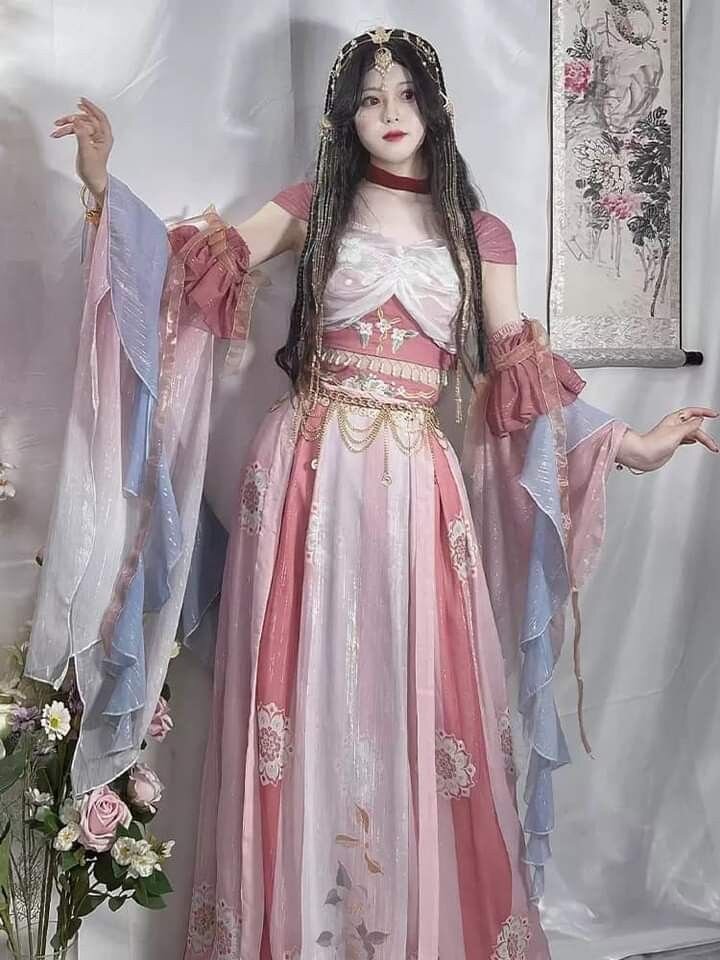 The Red Hanfu:A Tale of Womens Craftsmanship in Traditional Chinese Elegance