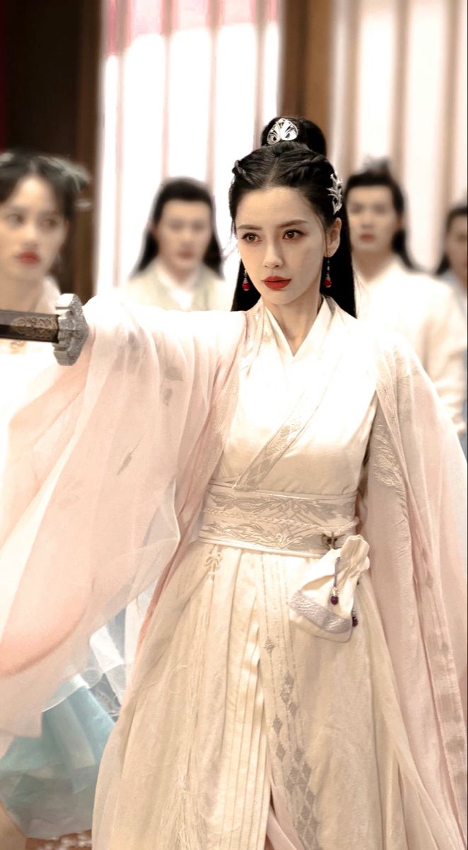 The Splendor of Goose-Down in Traditional Hanfu Fashion