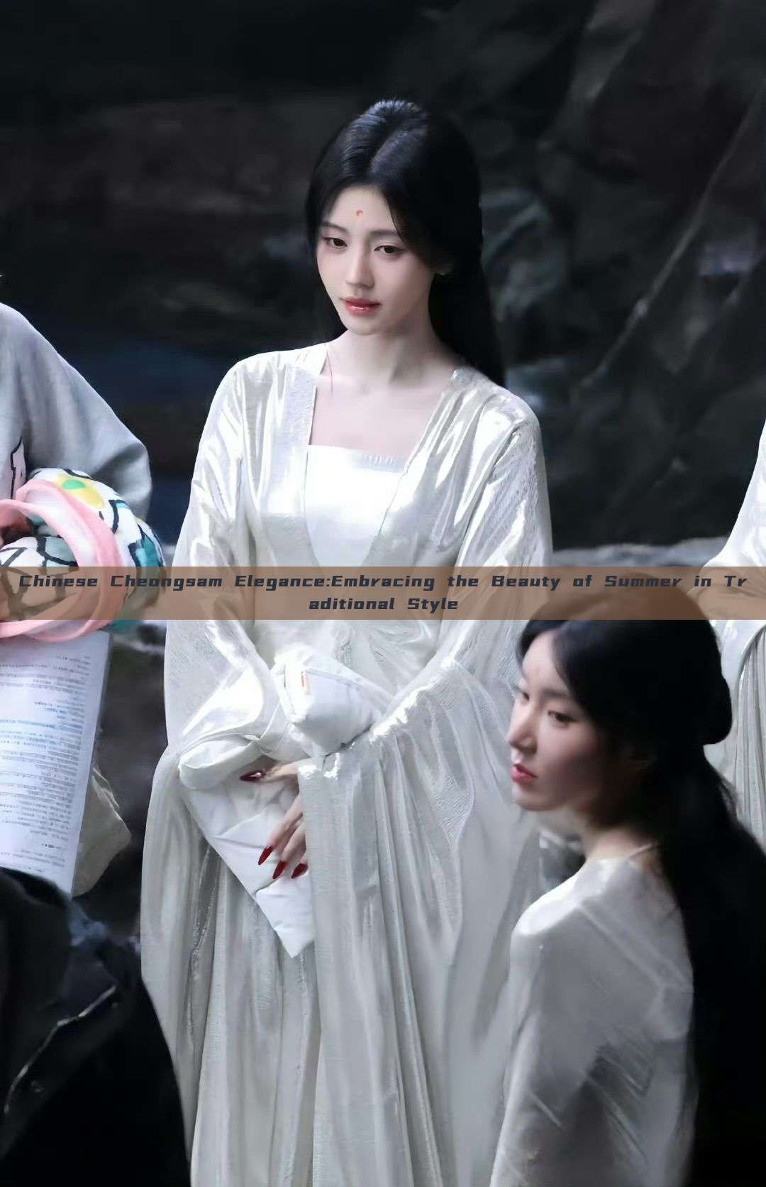 Chinese Cheongsam Elegance:Embracing the Beauty of Summer in Traditional Style Chinese Cheongsam Elegance:Embracing the Beauty of Summer in Traditional Style
