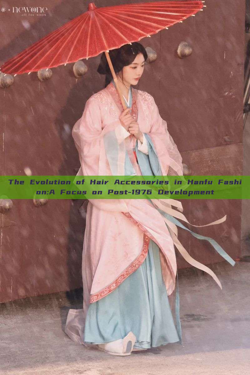 The Evolution of Hair Accessories in Hanfu Fashion:A Focus on Post-1976 Development