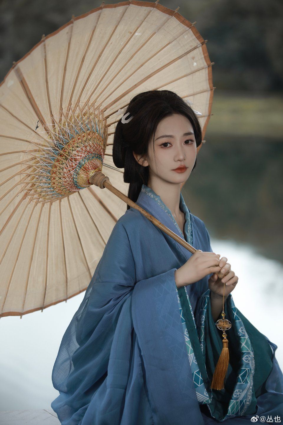 The Charm of Song Dynasty-Style Miniature Hanfu Fashion for Modern Times