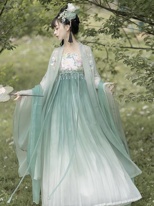 The Enchanting Charm of Traditional Cheongsam and Xiangyunsha Fabric