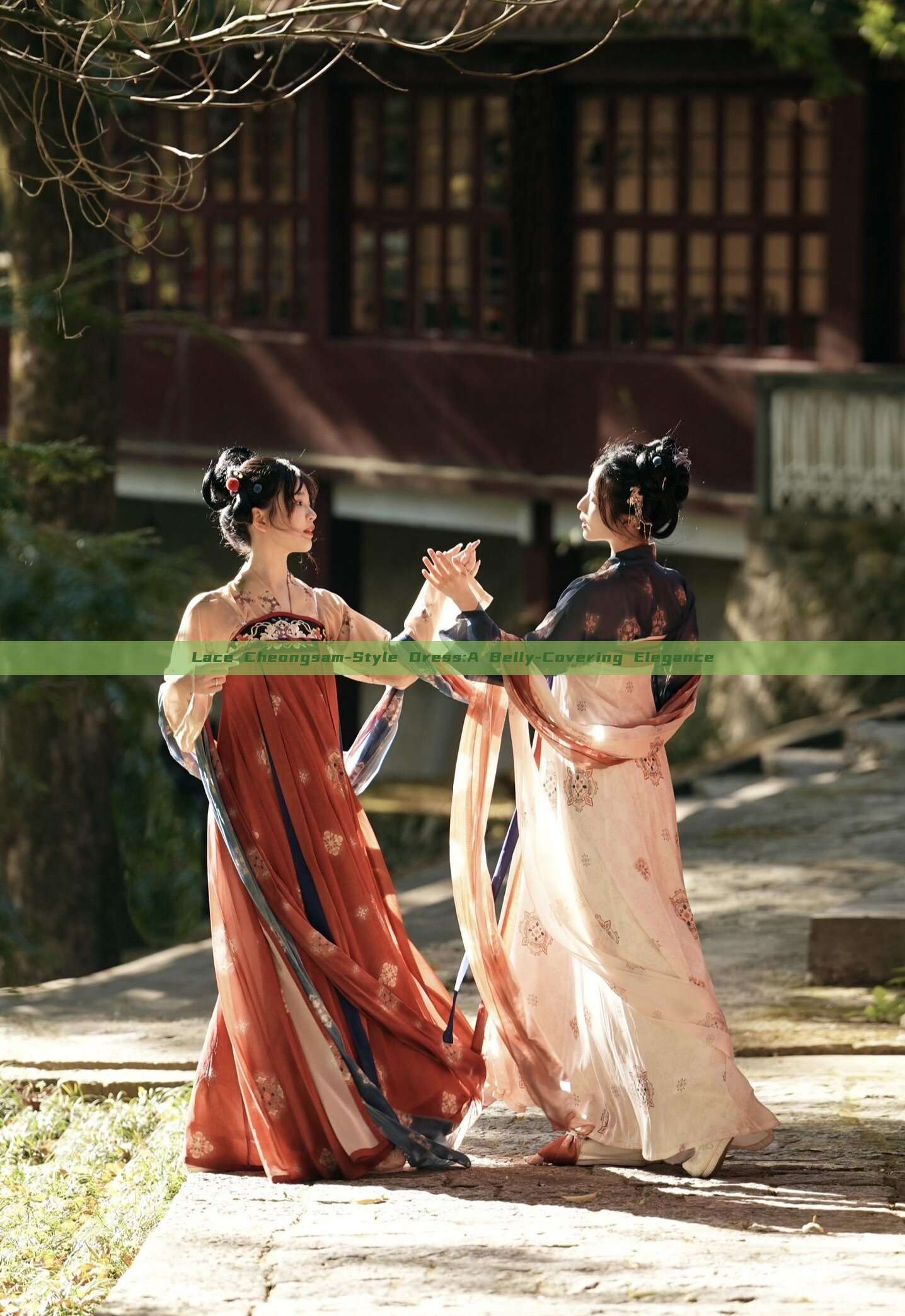 Lace Cheongsam-Style Dress:A Belly-Covering Elegance