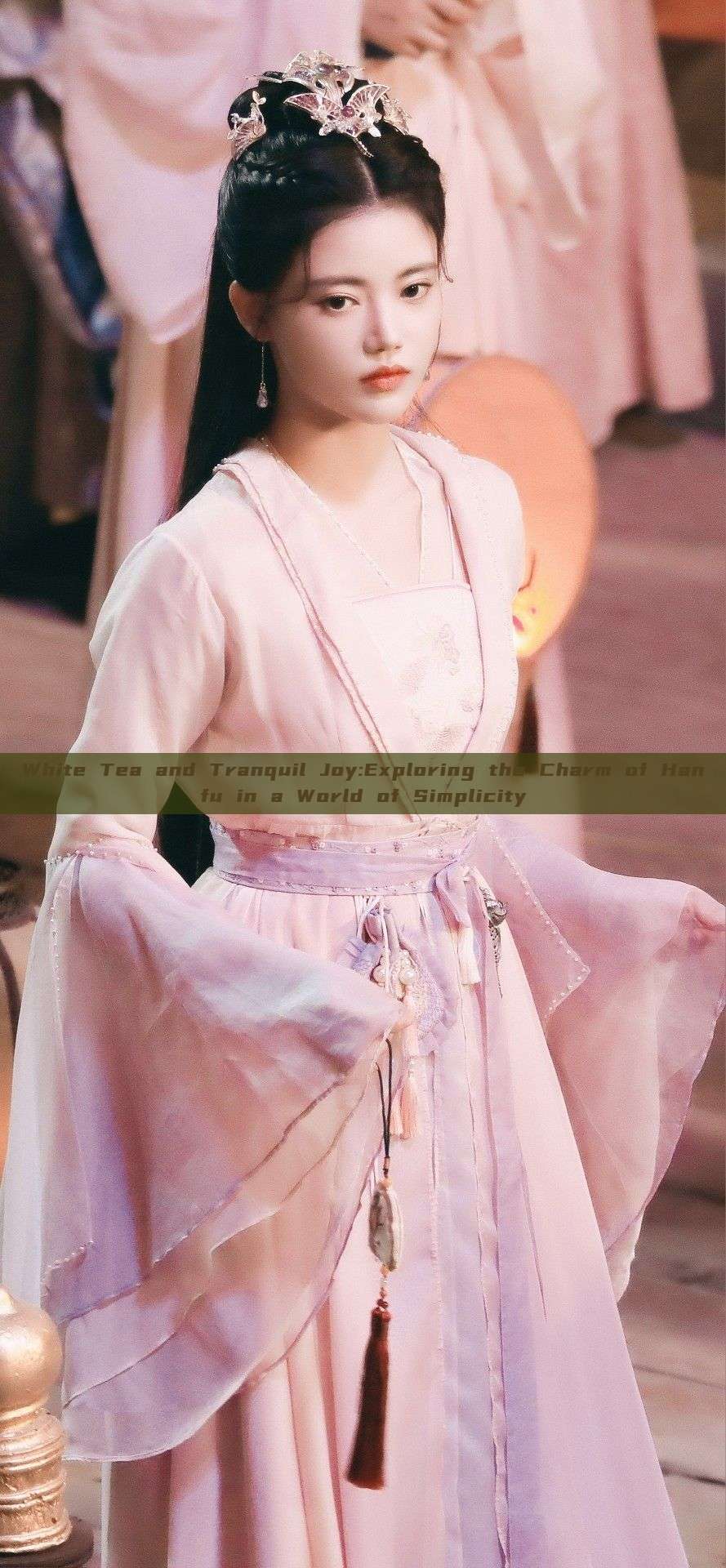 White Tea and Tranquil Joy:Exploring the Charm of Hanfu in a World of Simplicity