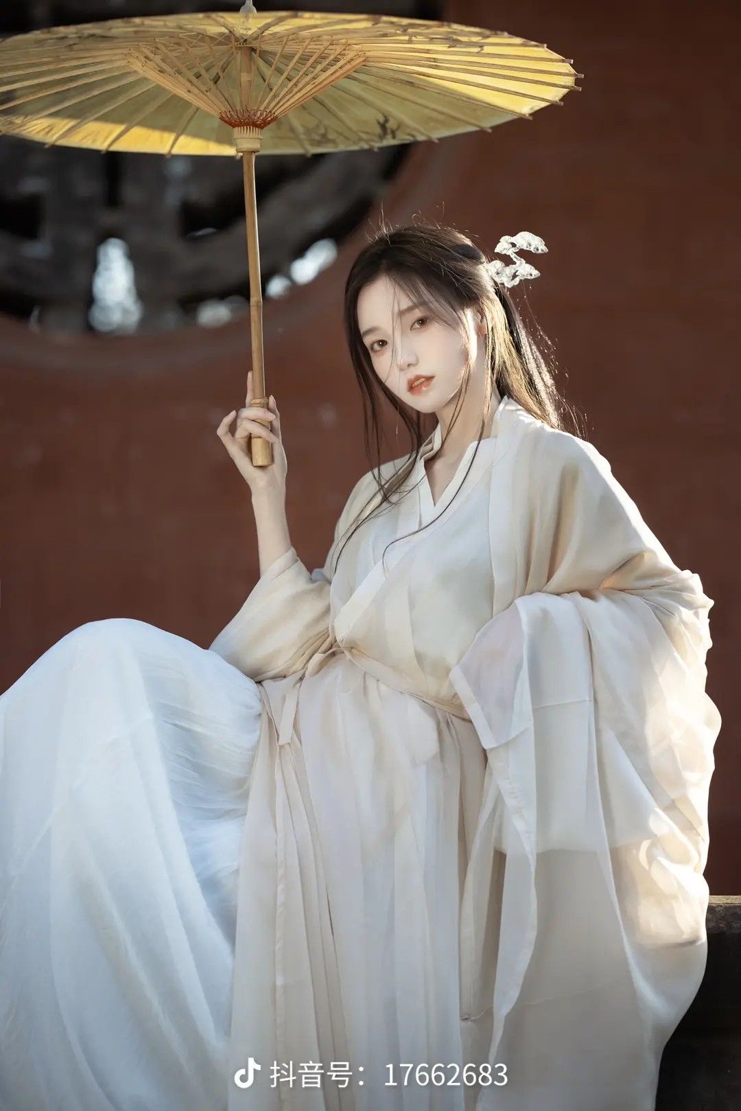 Sexy Underwear and Cheongsam:Exploring the Cultural and Fashionable Intersection