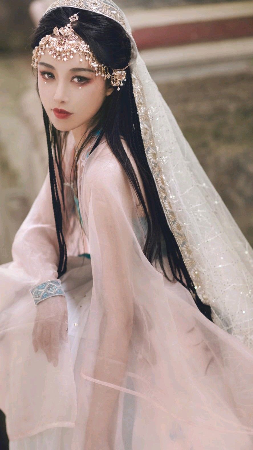 The Charm of Cheongsam in the Heart of Flower Bloom The Charm of Cheongsam in the Heart of Flower Bloom