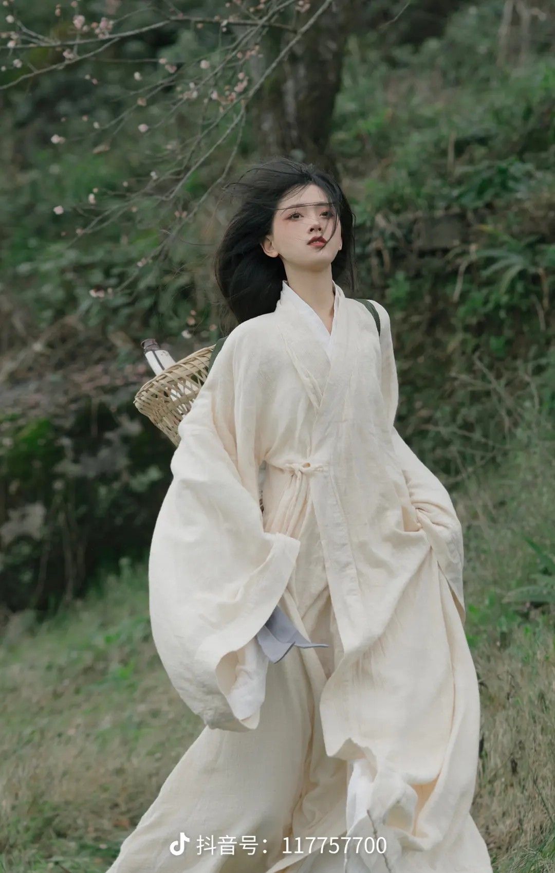 Ancient Charm of Hanfu-Style Skirt:The Elegance of Gushi-Inspired Hanfu Half-Skirt Ancient Charm of Hanfu-Style Skirt:The Elegance of Gushi-Inspired Hanfu Half-Skirt
