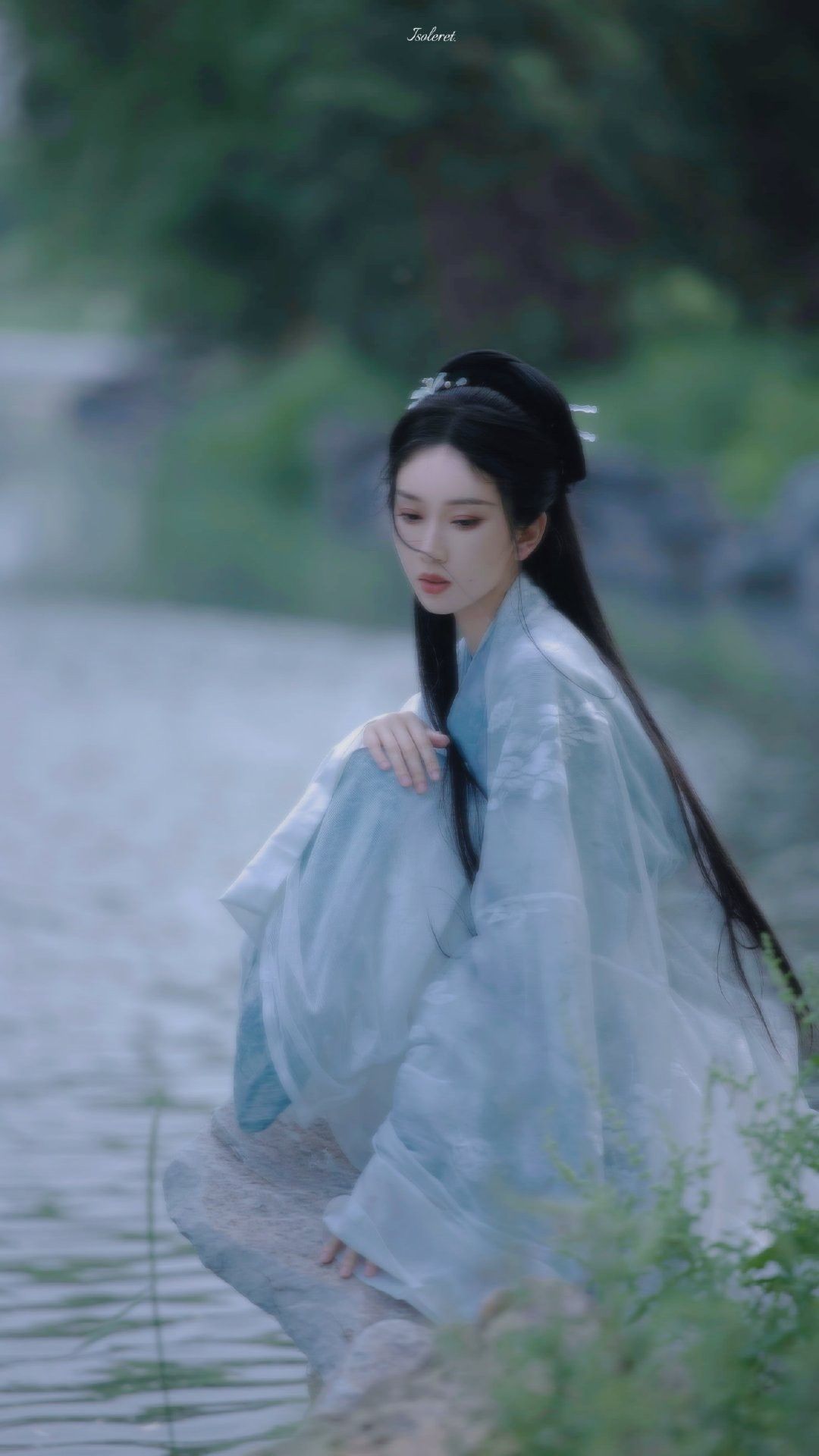 Yellow Short-Length Cheongsam:A Glimpse into Traditional Elegance