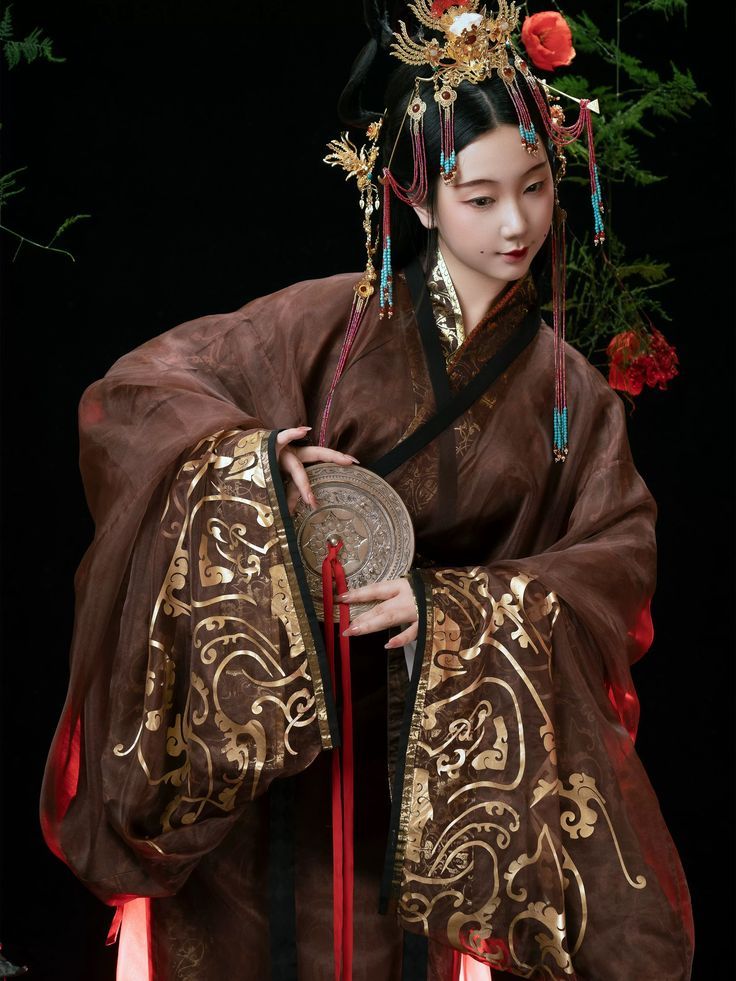 The Enchanting Beauty of Change in Traditional Hanfu Costume The Enchanting Beauty of Change in Traditional Hanfu Costume