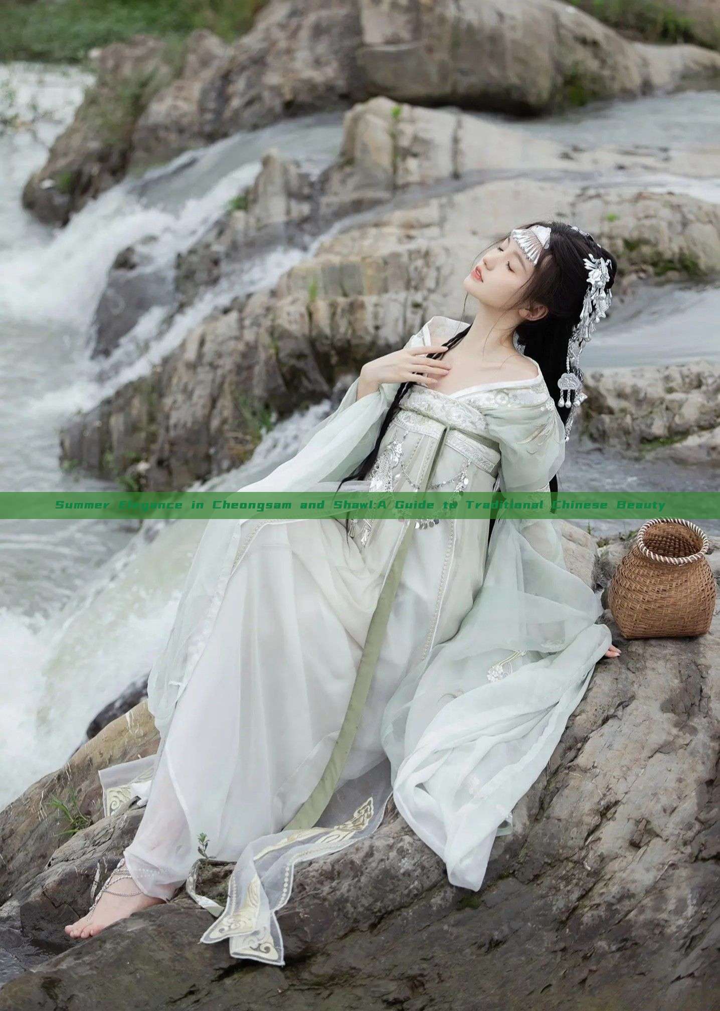 Summer Elegance in Cheongsam and Shawl:A Guide to Traditional Chinese Beauty Summer Elegance in Cheongsam and Shawl:A Guide to Traditional Chinese Beauty