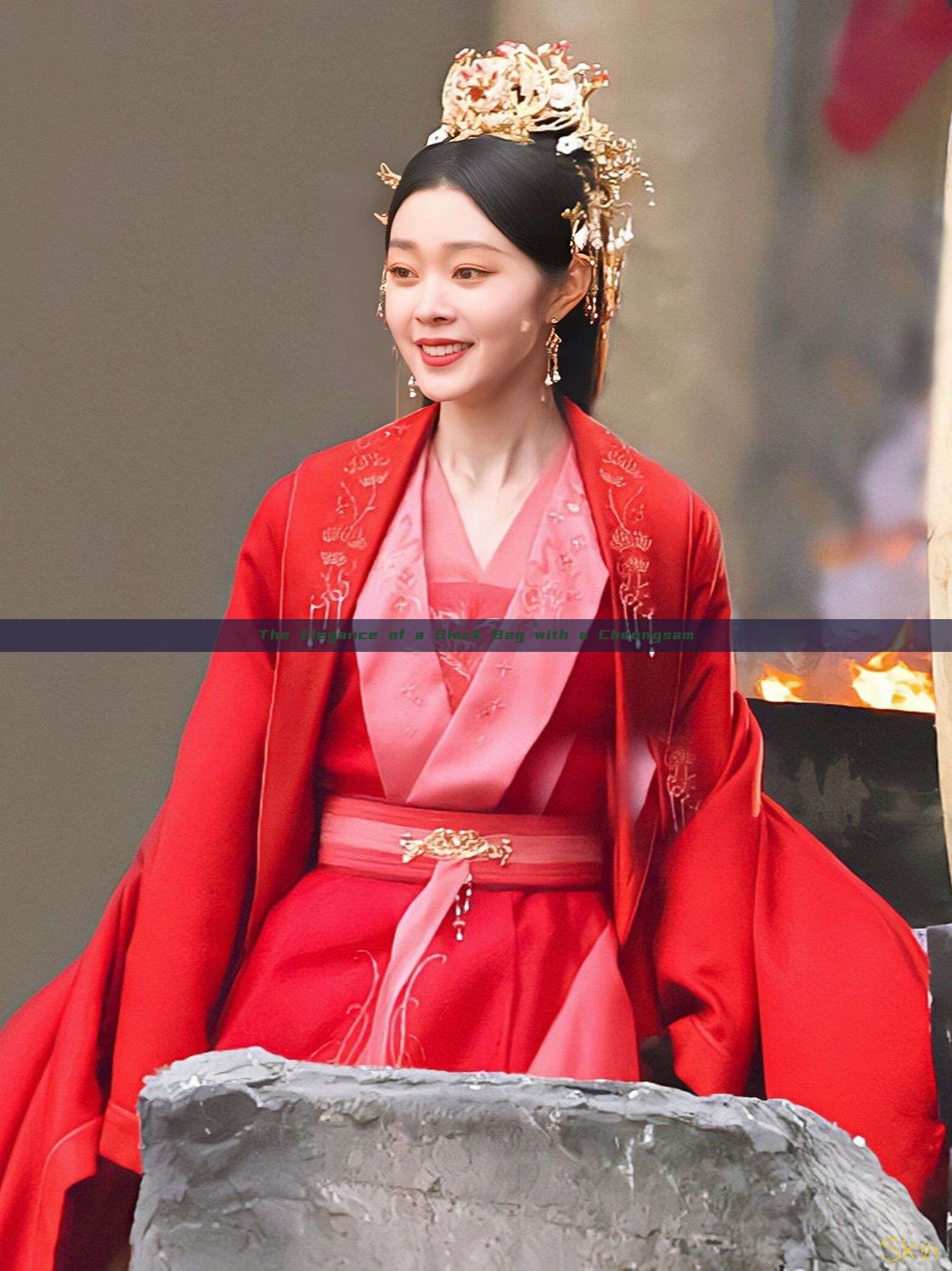The Elegance of a Black Bag with a Cheongsam The Elegance of a Black Bag with a Cheongsam