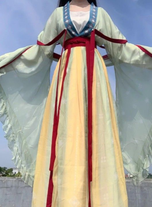 Vibrant Red Golden Silk Cheongsam:A Traditional Elegance Vibrant Red Golden Silk Cheongsam:A Traditional Elegance