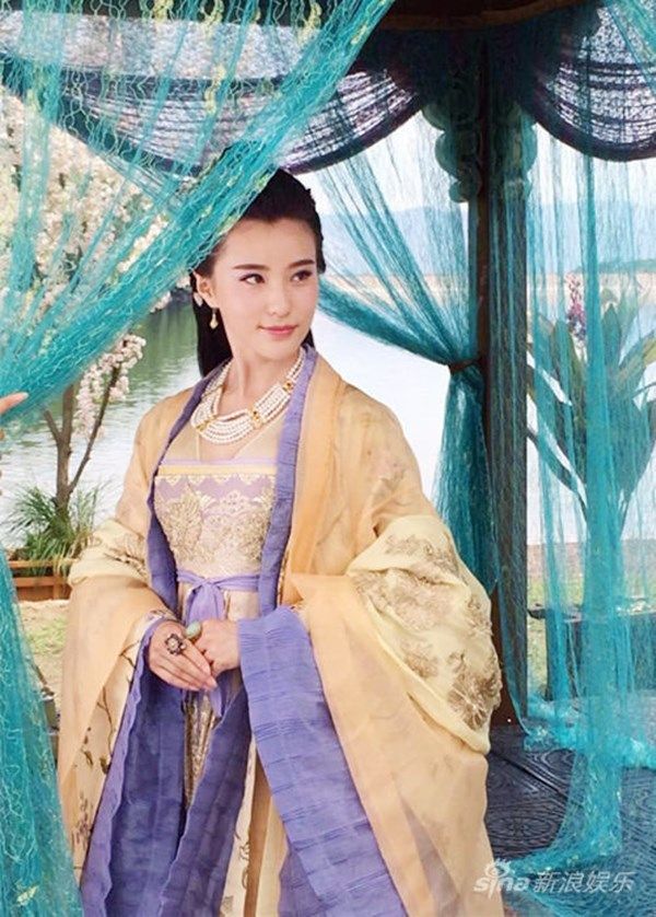 The Cultural Significance of Cheongsam:Chinese Style and the Military Leaders