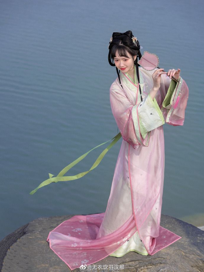 Little Girls Traditional Chinese Cheongsam:The New Sino-Style Revolution