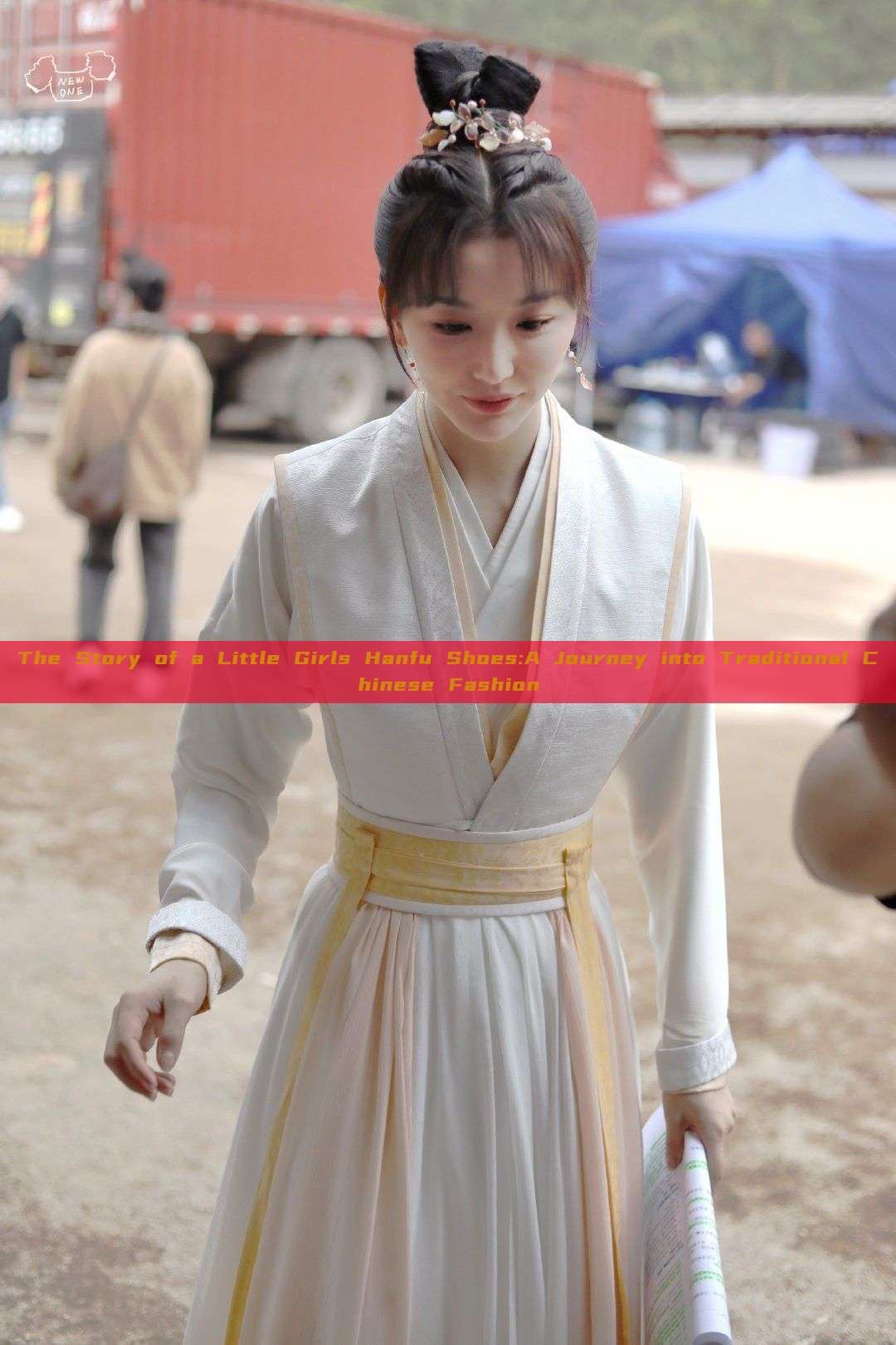 The Story of a Little Girls Hanfu Shoes:A Journey into Traditional Chinese Fashion The Story of a Little Girls Hanfu Shoes:A Journey into Traditional Chinese Fashion