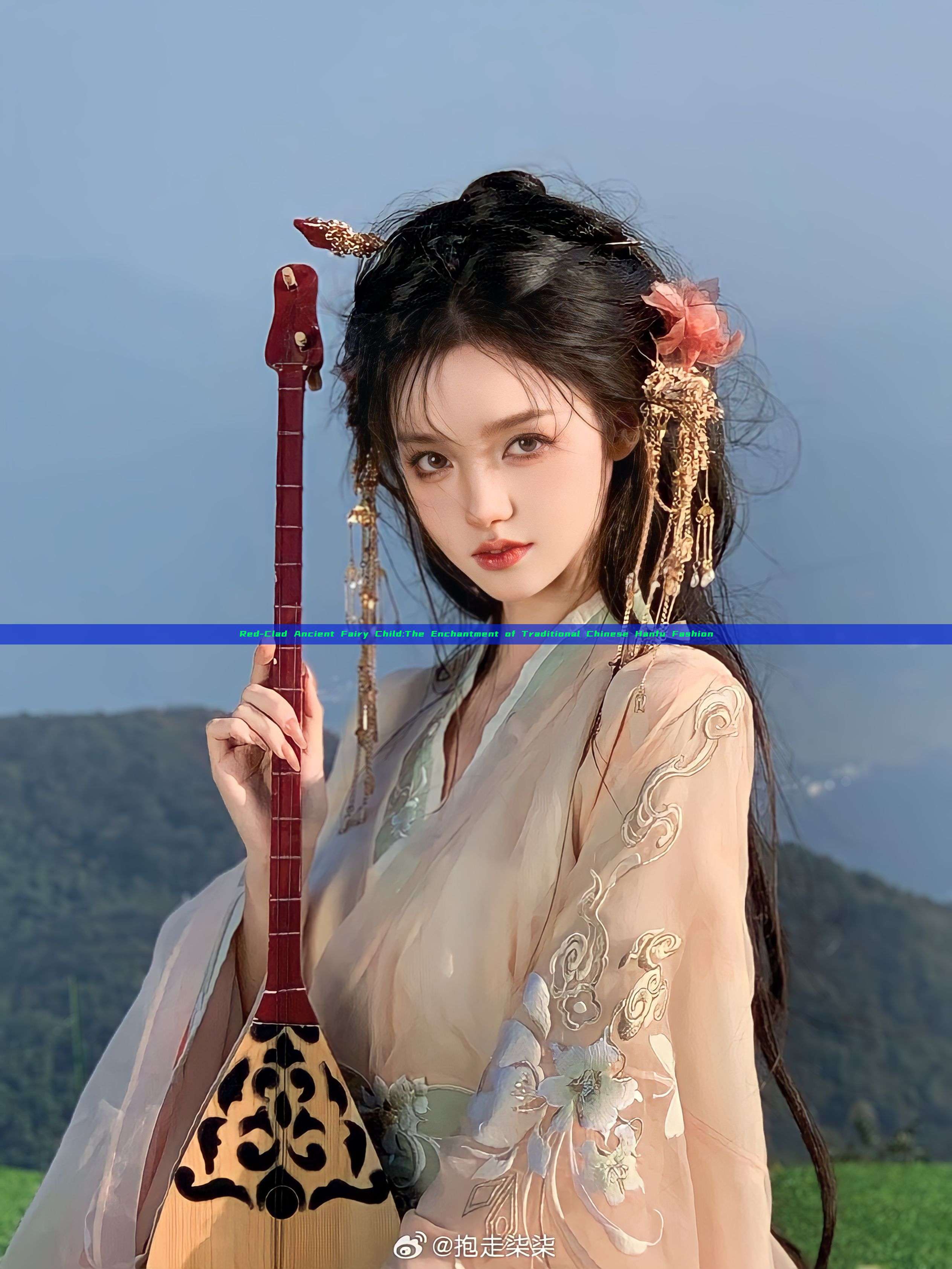 Red-Clad Ancient Fairy Child:The Enchantment of Traditional Chinese Hanfu Fashion
