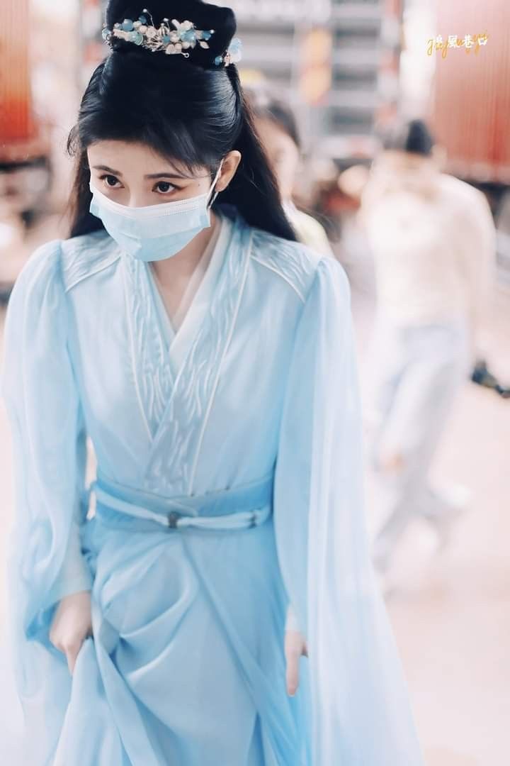 A Girls Traditional Chinese Style with Horseface Skirt Set in Hanfu Fashion