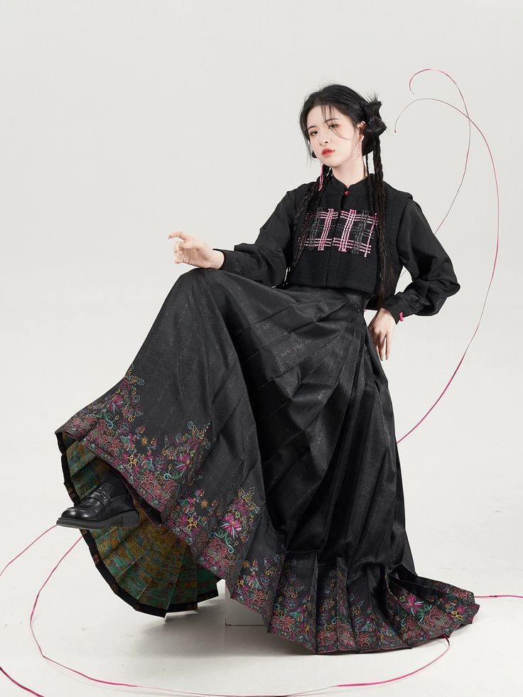 Auspicious Cheongsam:A Blend of Tradition and Elegance