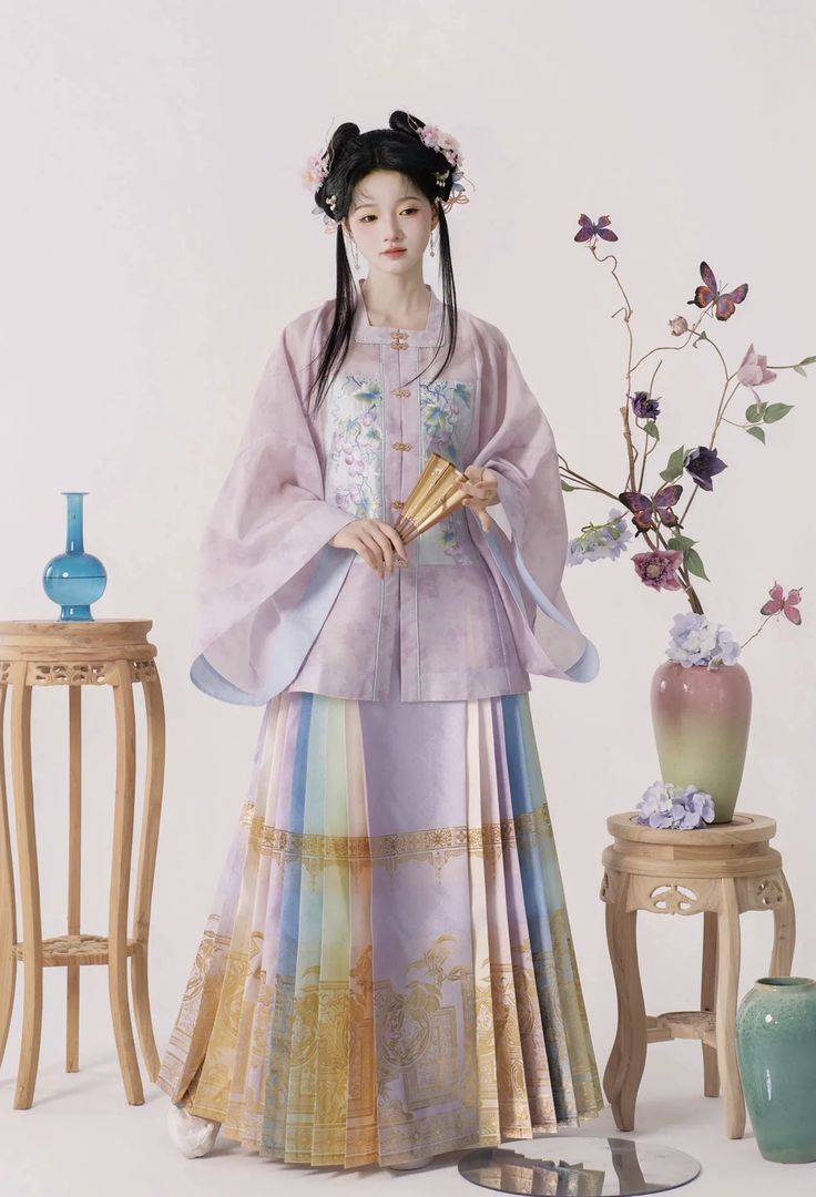 The Splendor of Hanfu Dance Costumes:The Unique Charm of Shouxiu Water-Sleeves)