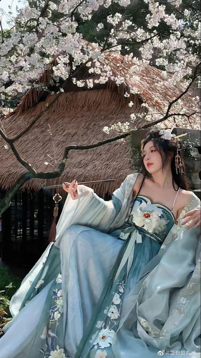The Dynamic Beauty of Hanfu Fashion:The Martial Elegance of a Hanfu-Clad Woman The Dynamic Beauty of Hanfu Fashion:The Martial Elegance of a Hanfu-Clad Woman