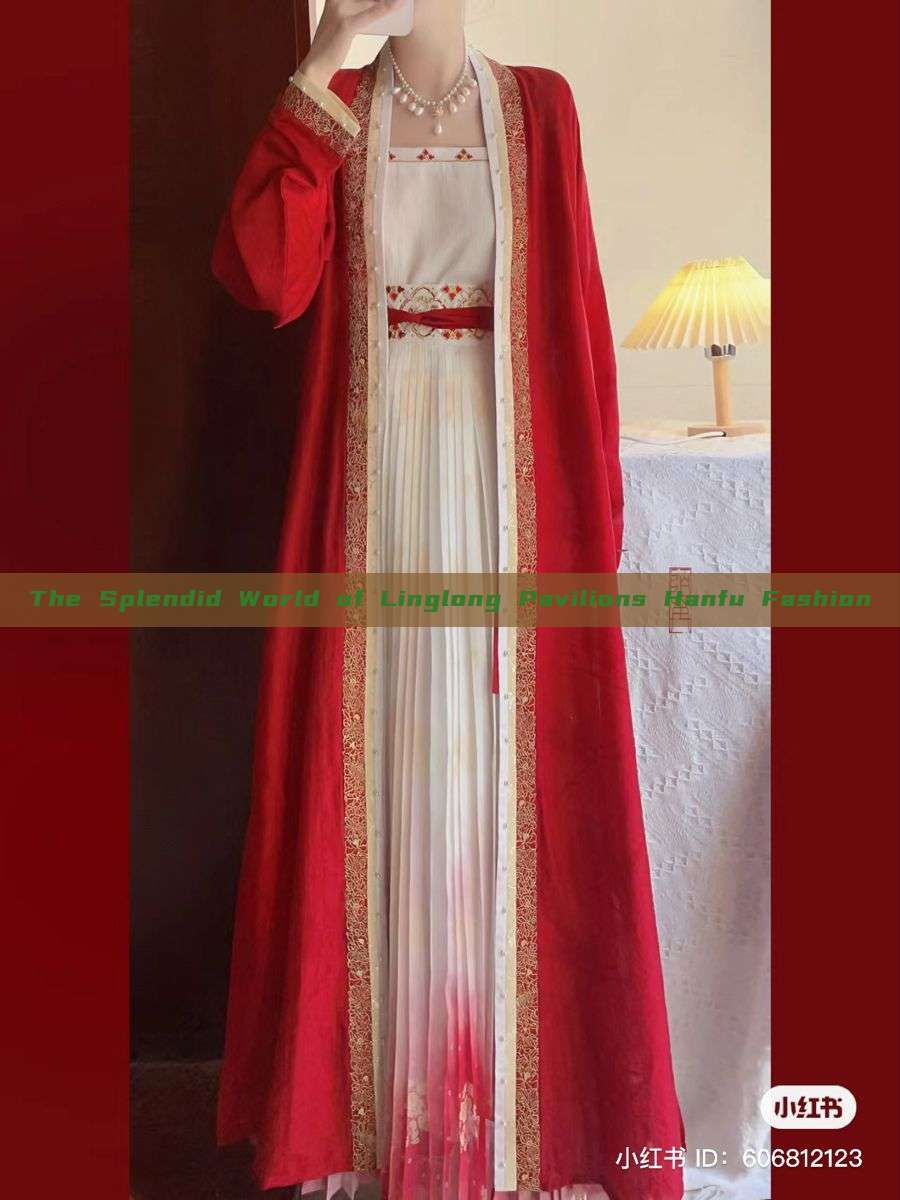 The Splendid World of Linglong Pavilions Hanfu Fashion