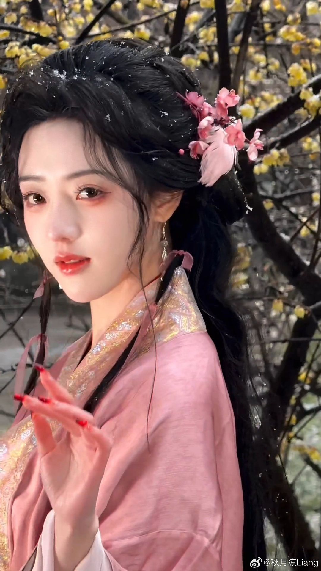 Pink Hanfu Dress for a 13-Year-Old Girl in Summer