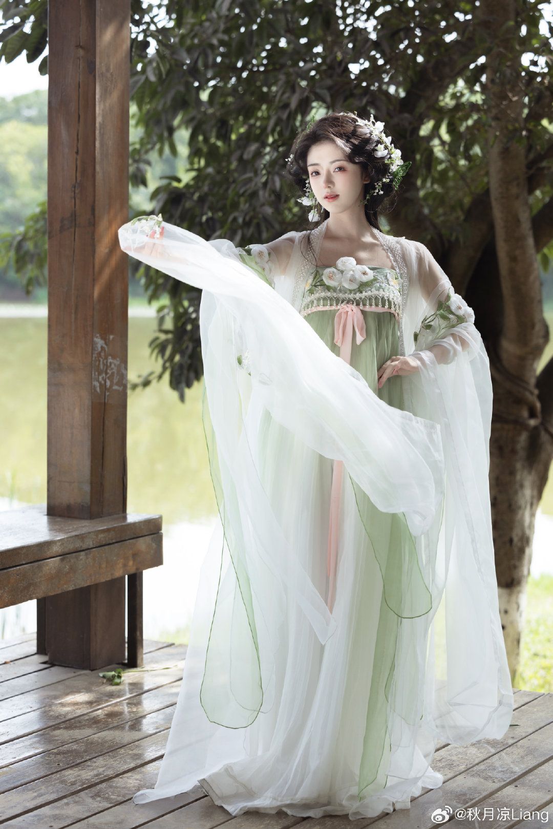 Embracing Elegance:The Lace Cheongsam-Style Skirt and Blouse Dress for a Sculpted Look Embracing Elegance:The Lace Cheongsam-Style Skirt and Blouse Dress for a Sculpted Look