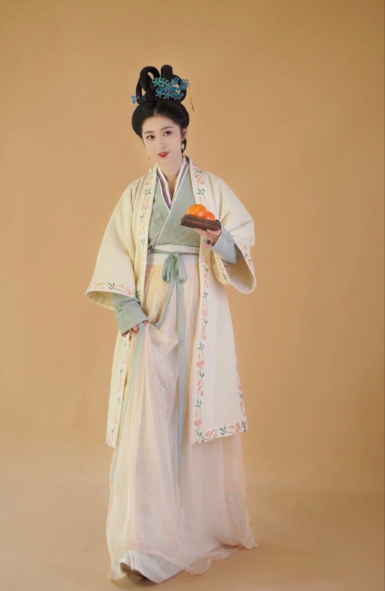The Essence of Hanfu Hairpins:A Journey into Traditional Chinese Hair Styling The Essence of Hanfu Hairpins:A Journey into Traditional Chinese Hair Styling