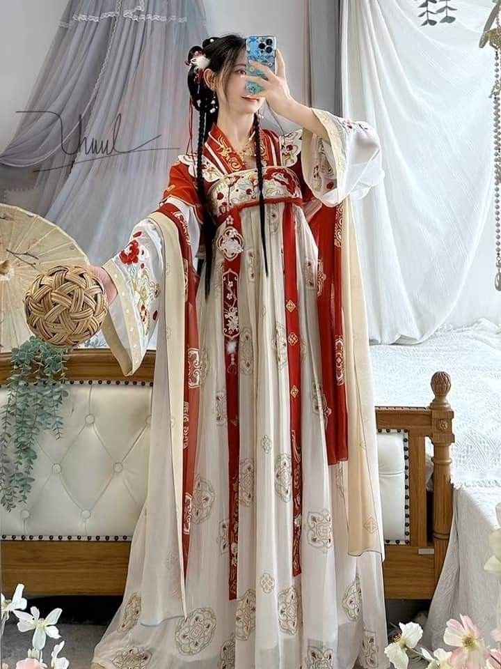 The Enchanting Combination of Cheongsam and Shoes:The Fairys Attire The Enchanting Combination of Cheongsam and Shoes:The Fairys Attire