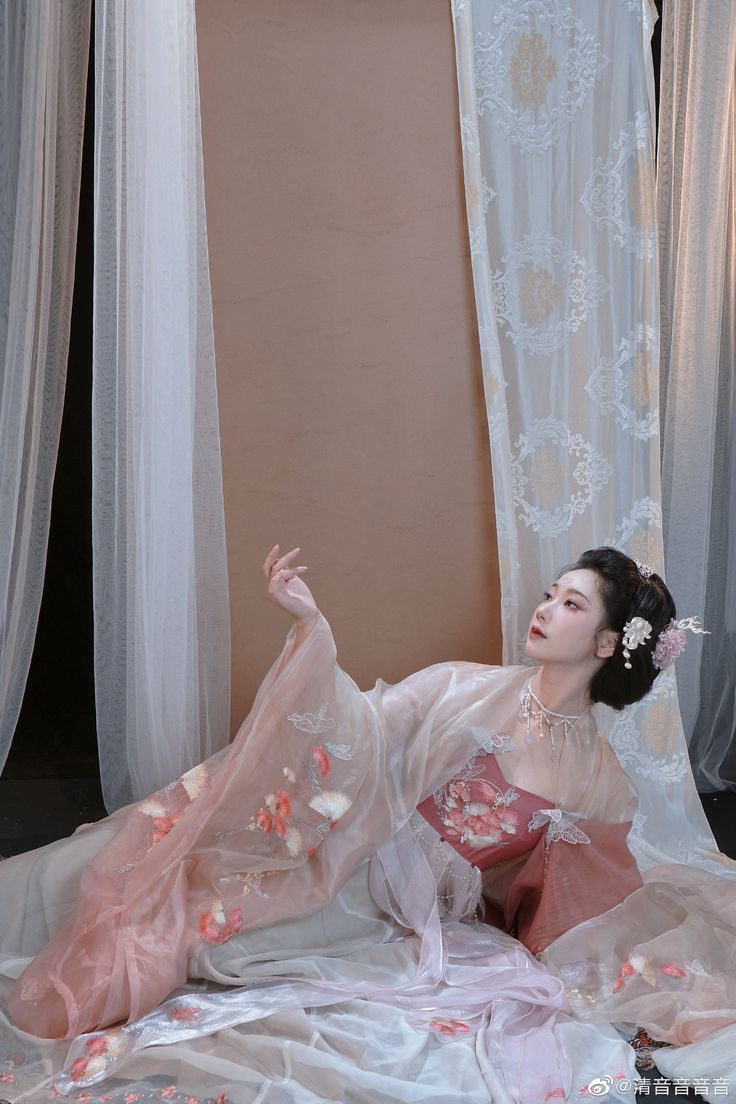 A Summer Fairy Dress:The Story of a Little Girl in Traditional Chinese Hanfu Fashion A Summer Fairy Dress:The Story of a Little Girl in Traditional Chinese Hanfu Fashion