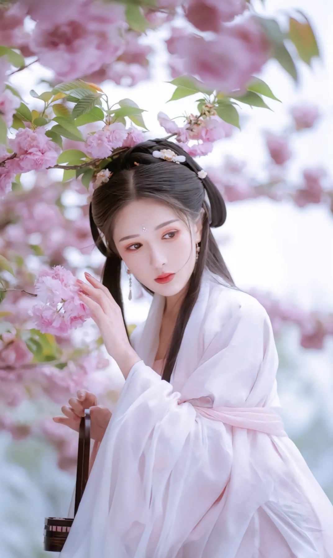 The Allure of the Cool and Powerful Hanfu Female Warrior The Allure of the Cool and Powerful Hanfu Female Warrior
