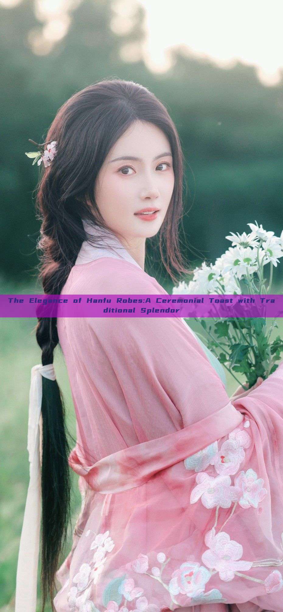 The Elegance of Hanfu Robes:A Ceremonial Toast with Traditional Splendor The Elegance of Hanfu Robes:A Ceremonial Toast with Traditional Splendor