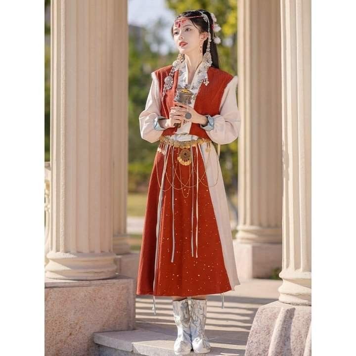 The Rise of Kakas Style:The Elegance of Ma-Mian Skirts