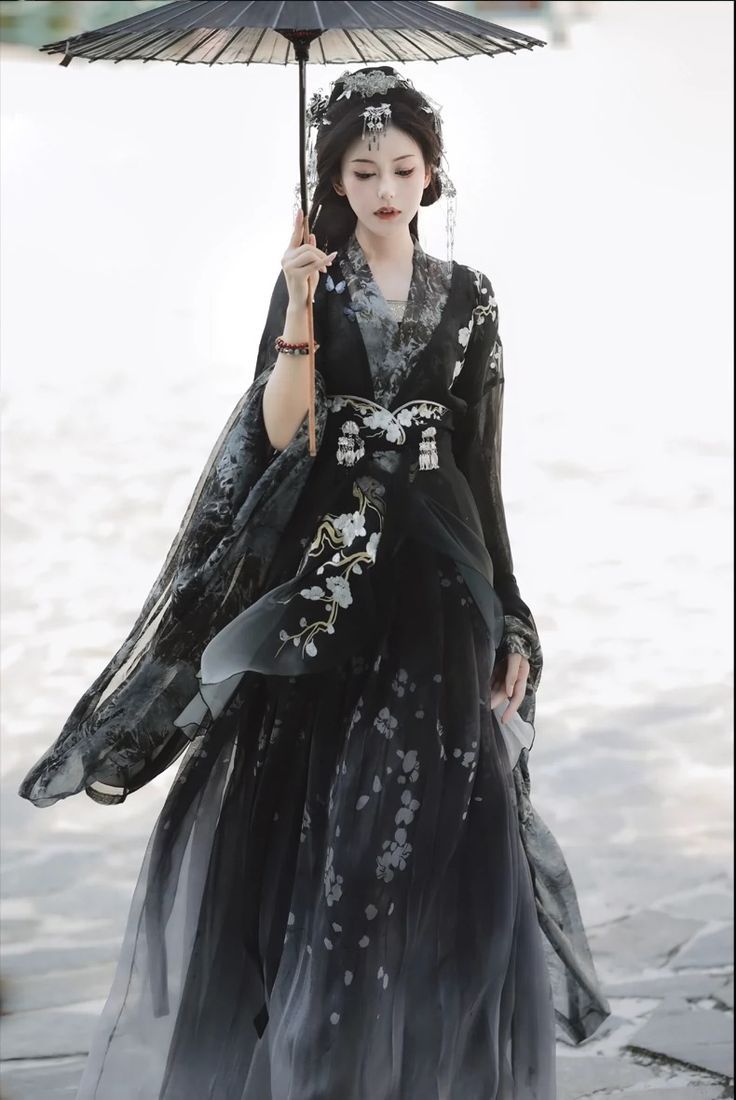The Integration of Hanfu Hairstyles and Buns:A Cultural Exploration