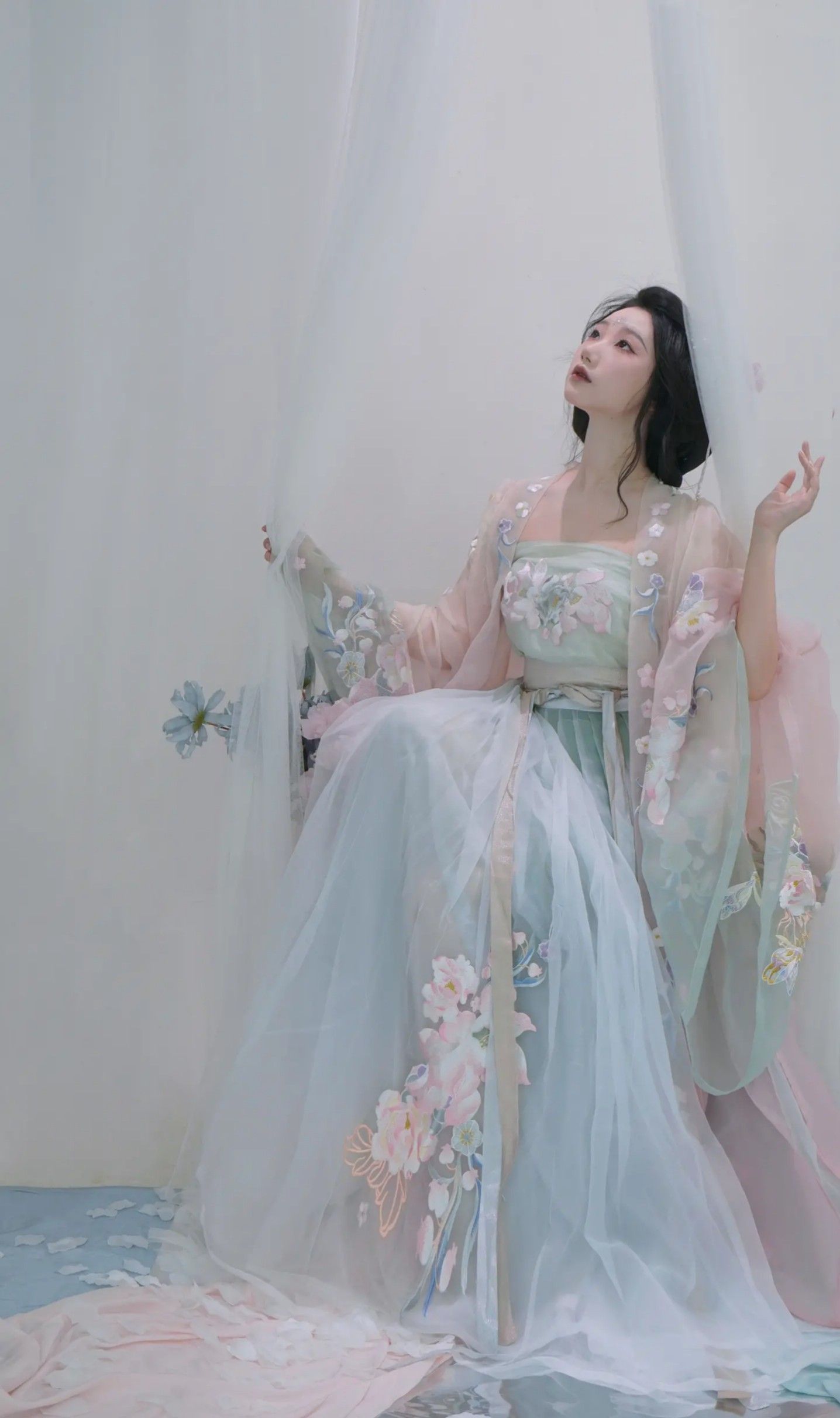 Improving Traditional Hanfu for Winter Maternity Fashion