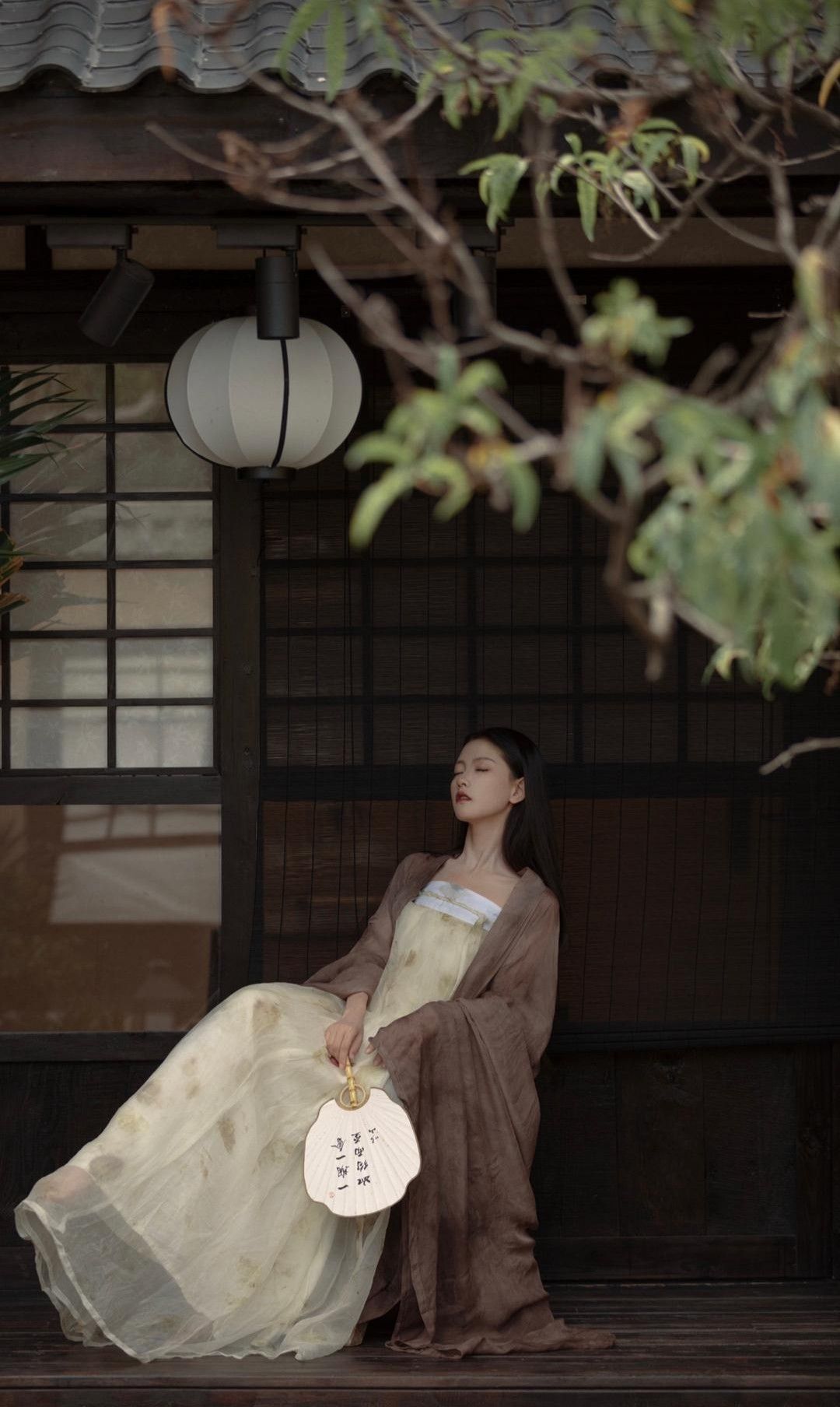 Adult Hanfu Fashion:Embracing the Elegance of Bai Qians Style Adult Hanfu Fashion:Embracing the Elegance of Bai Qians Style