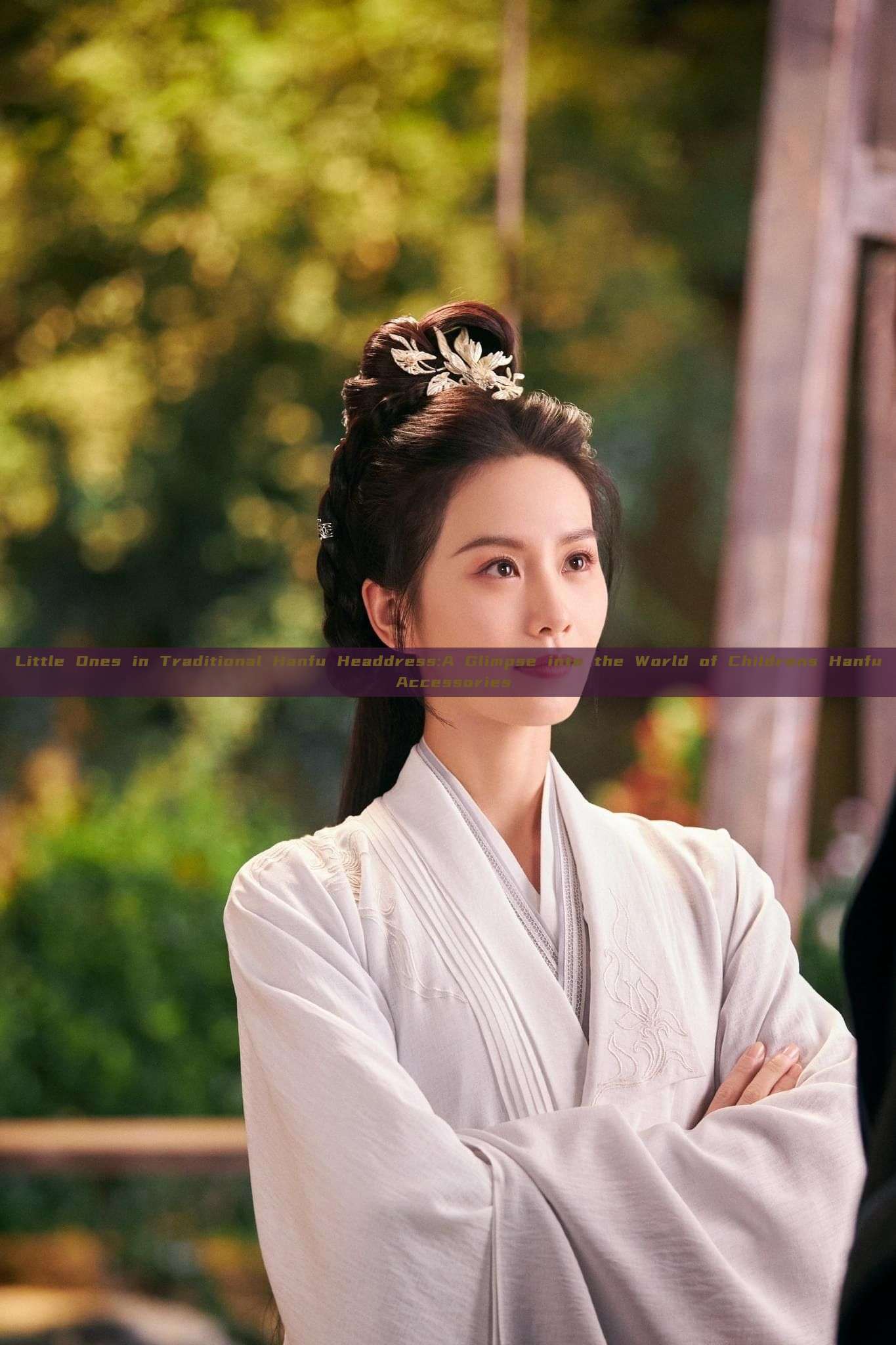 Little Ones in Traditional Hanfu Headdress:A Glimpse into the World of Childrens Hanfu Accessories