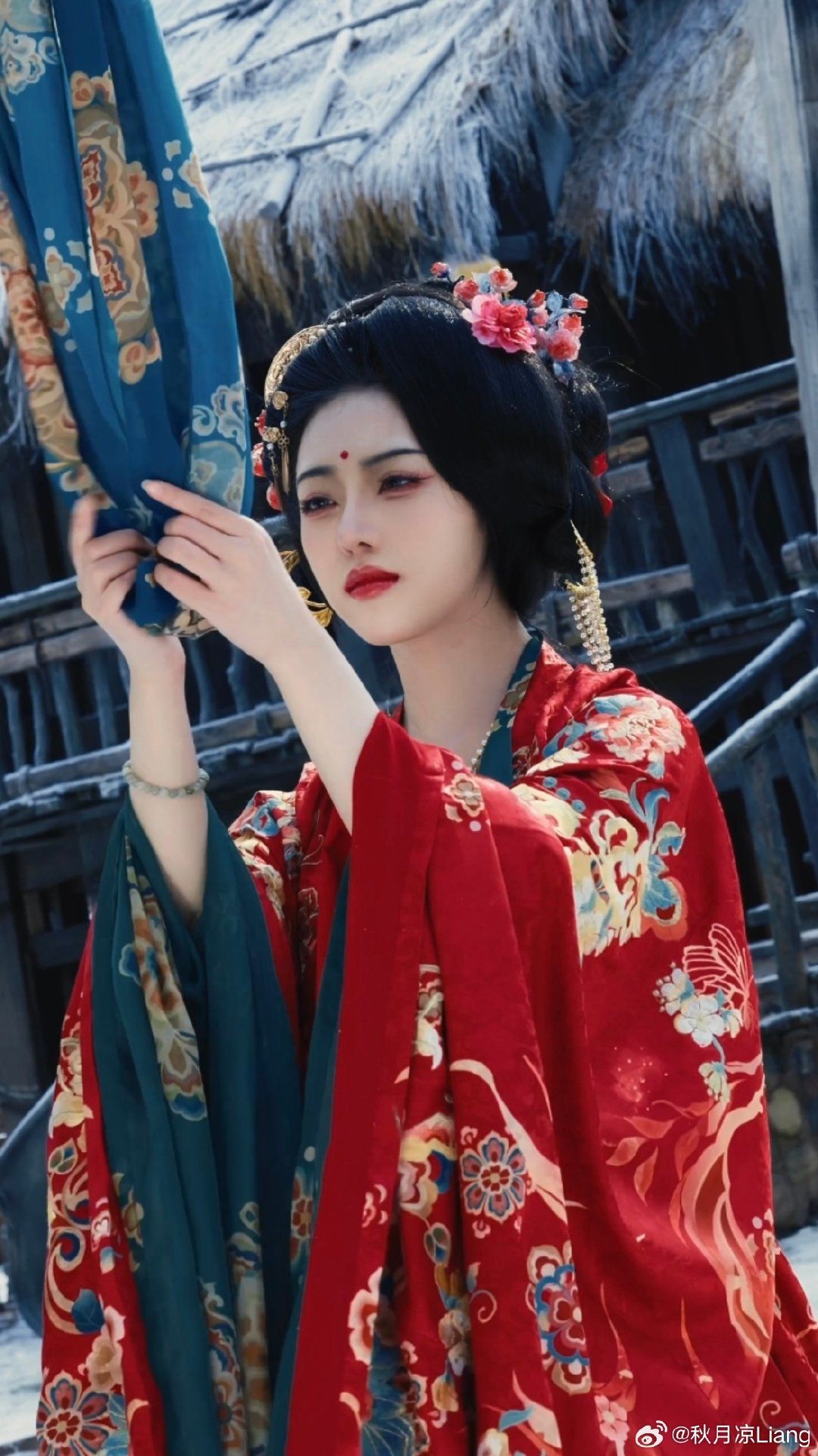 Qingyi Huachangs Original Hanfu Wood Box:Preserving the Essence of Traditional Chinese Clothing Qingyi Huachangs Original Hanfu Wood Box:Preserving the Essence of Traditional Chinese Clothing
