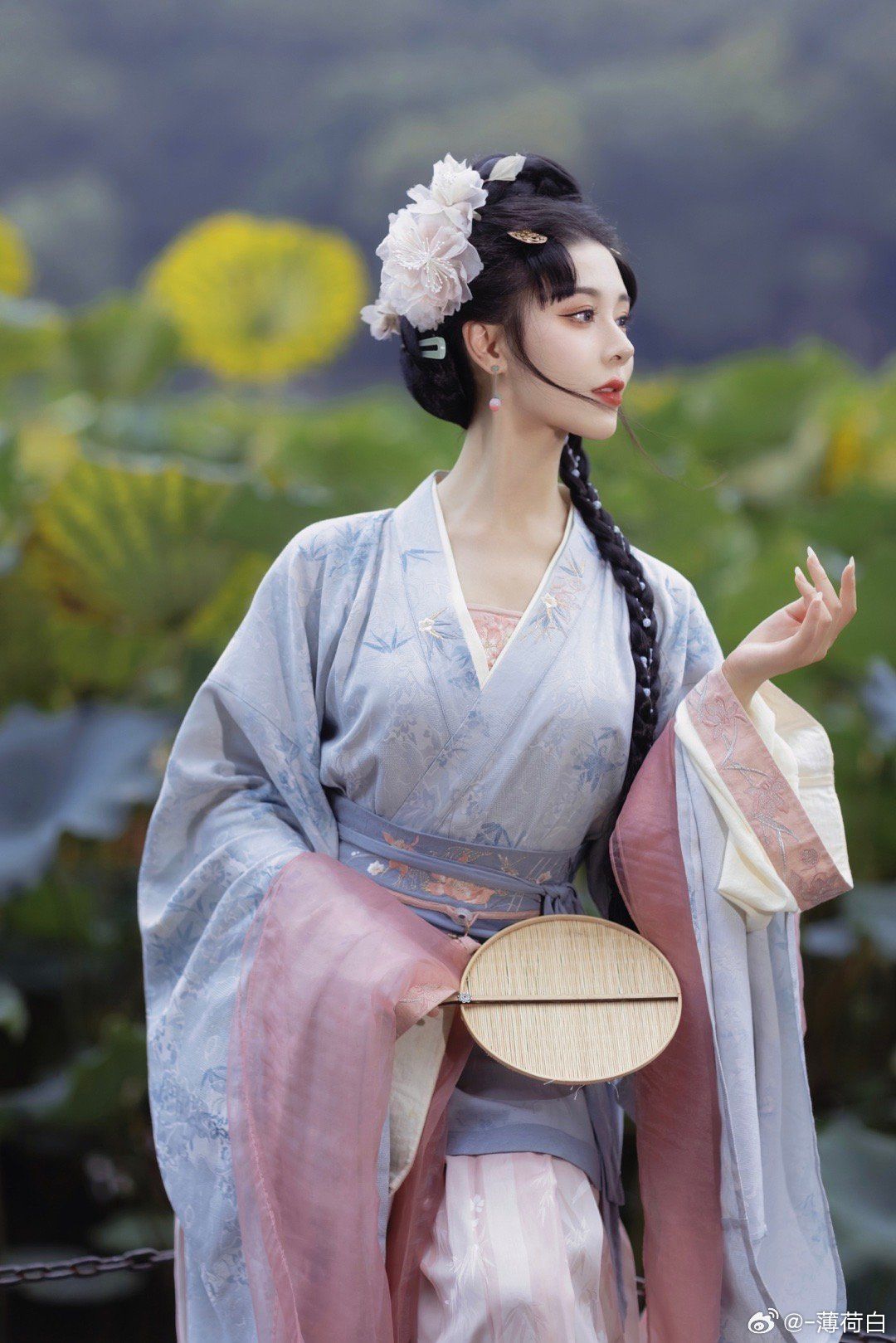 The Short-Style Cheongsam and its Dance Expressions
