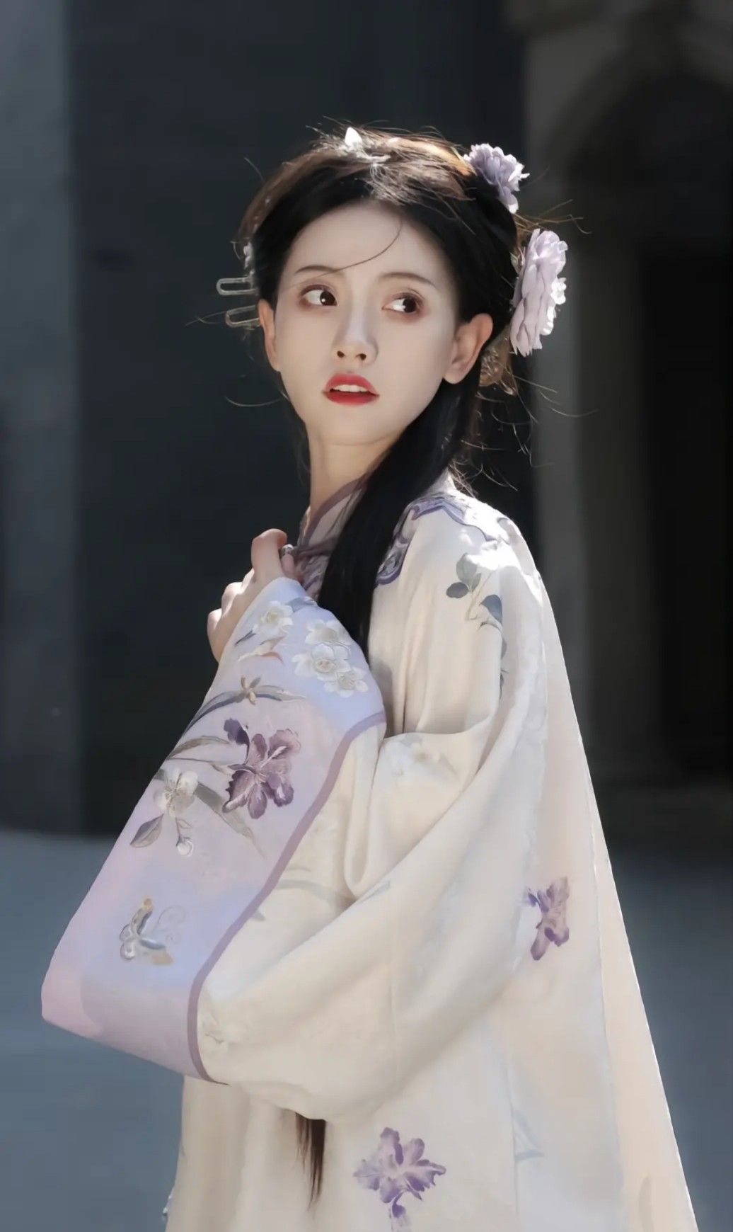 Reinventing Traditional Chinese Fashion:The Original Hanfu of Meixia