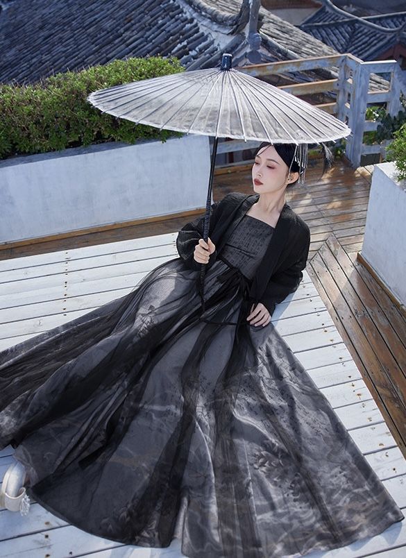 The Elegance of Summer Cheongsam for the Modern Lady The Elegance of Summer Cheongsam for the Modern Lady