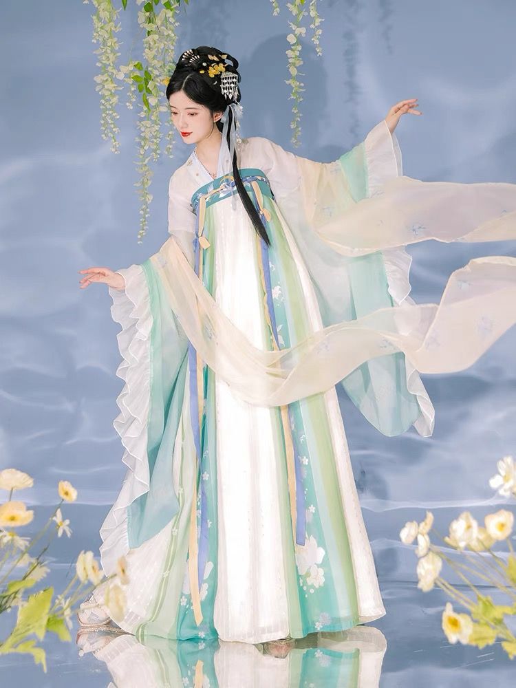 The 3-Year-Old Hanfu Baby Girl