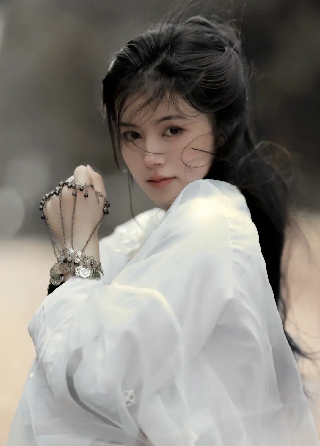 Dark Elegance of Hanfu:The Subculture of Traditional Chinese Clothing in a Modern Gothic Style Dark Elegance of Hanfu:The Subculture of Traditional Chinese Clothing in a Modern Gothic Style