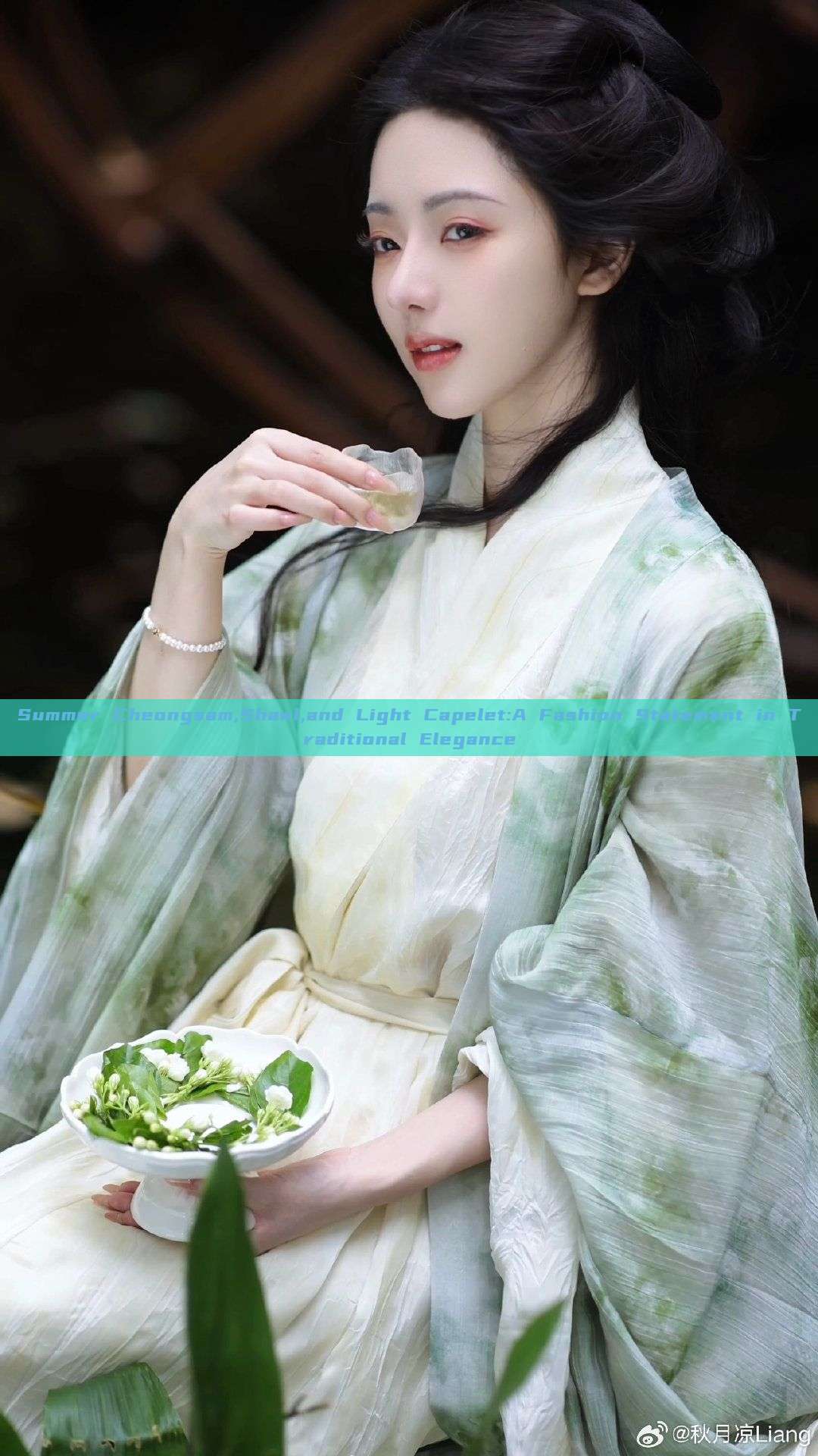 Summer Cheongsam,Shawl,and Light Capelet:A Fashion Statement in Traditional Elegance