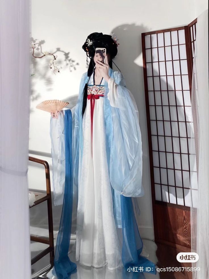 Reimagining the Cheongsam for Modern Winter Fashion:Innovations in Design and Comfort for Women